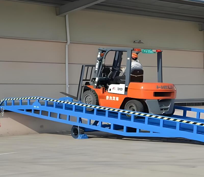 碾子山移动式卸货平台（叉车用）